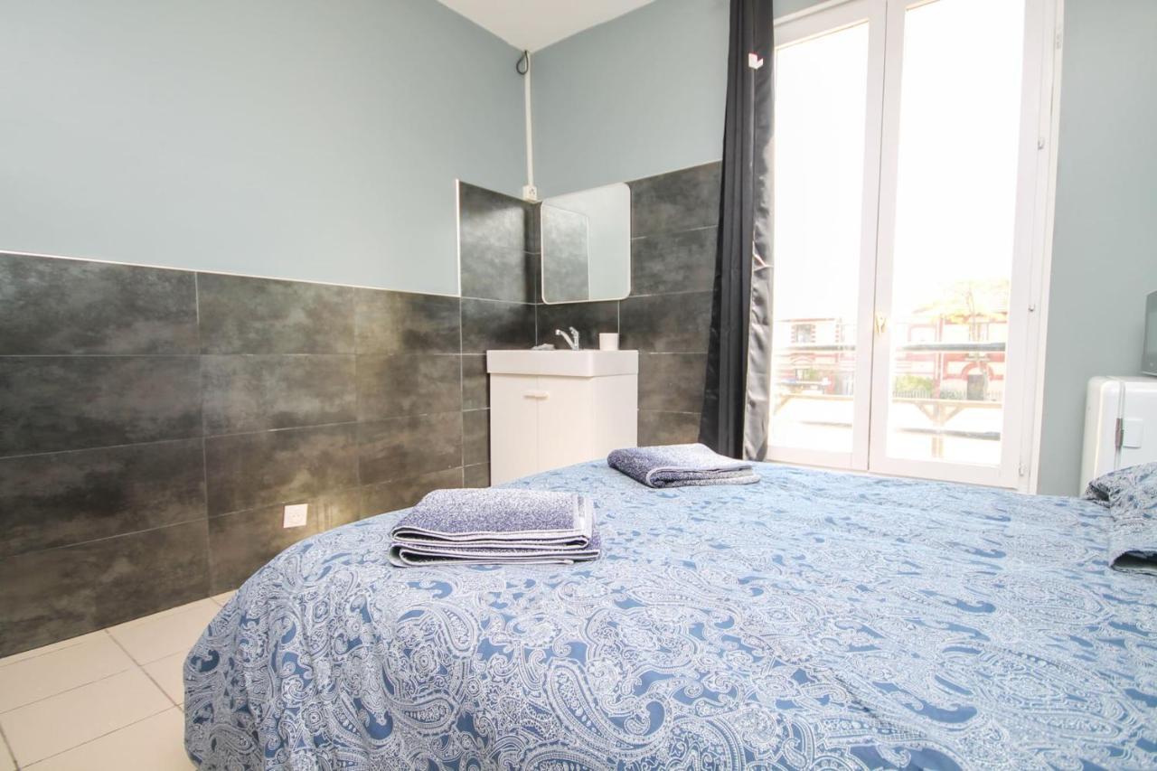08 - Chambre Proche Paris Et Transports Avec Tv Wifi Saint-Denis  Dış mekan fotoğraf